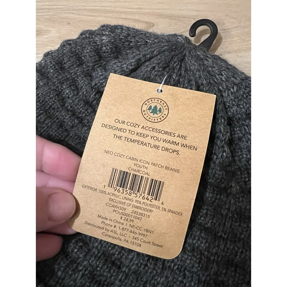 NWT Cozy Cabin Youth Beanie Gray Soft Lined Knit One Size Shark Design‎ Acrylic